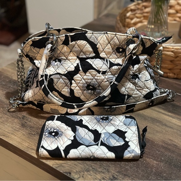 Vera Bradley retired camellia floral pattern shoulder bag, wallet/wristlet - Picture 1 of 10